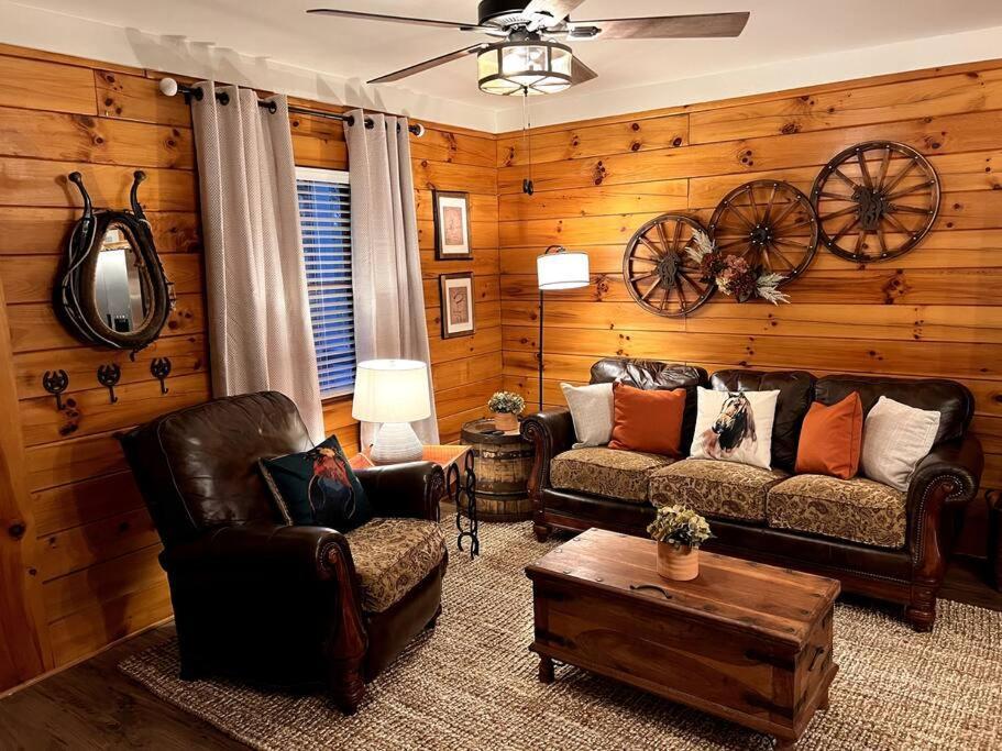 The Horse Cabin At Natural State Cabins Morning Star Экстерьер фото